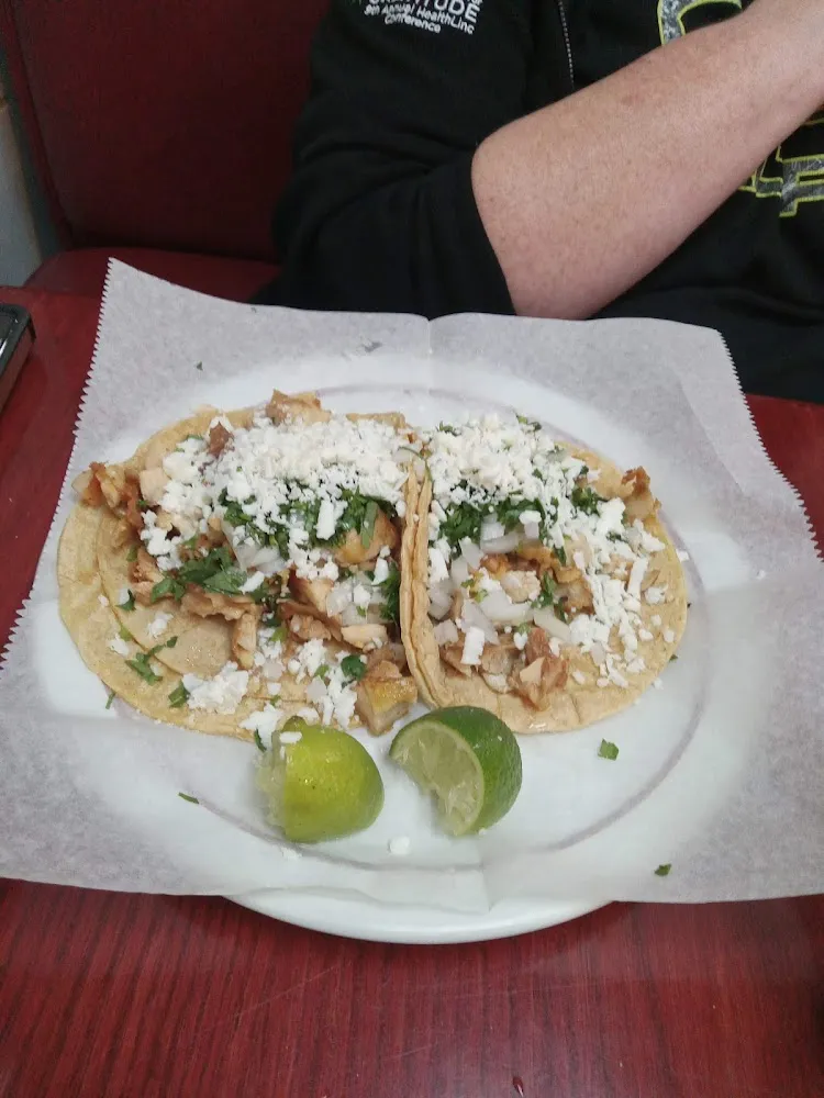 Tacos De Pollo a La Parrilla